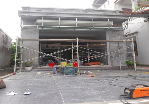 Trước khi lắp biển